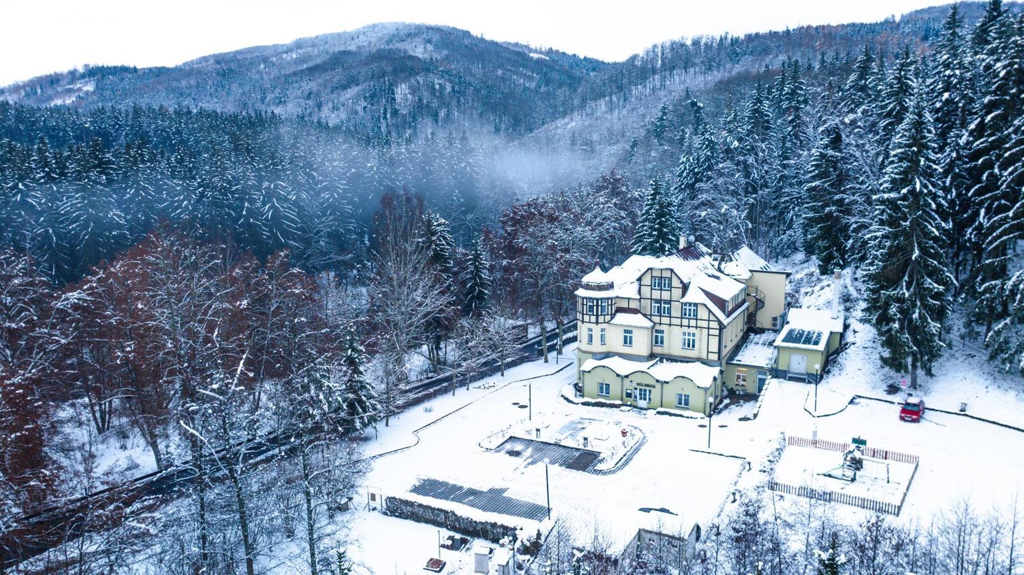 Hotel Hubertus Karlovy Vary Exterior photo